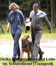 Heike Ritthammmer und Lotte
im Schutzdienst (Transport)