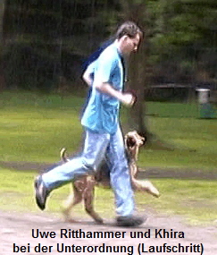 Uwe Ritthammer und Khira
bei der Unterordnung (Laufschritt)